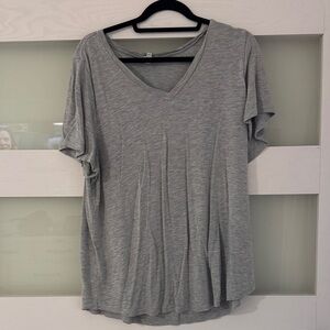 Jessica Simpson Heather Gray V-Neck Tee